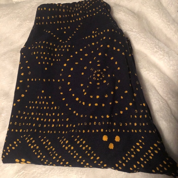 Four (4) pair one-size Lularoe leggings. - Picture 3 of 6